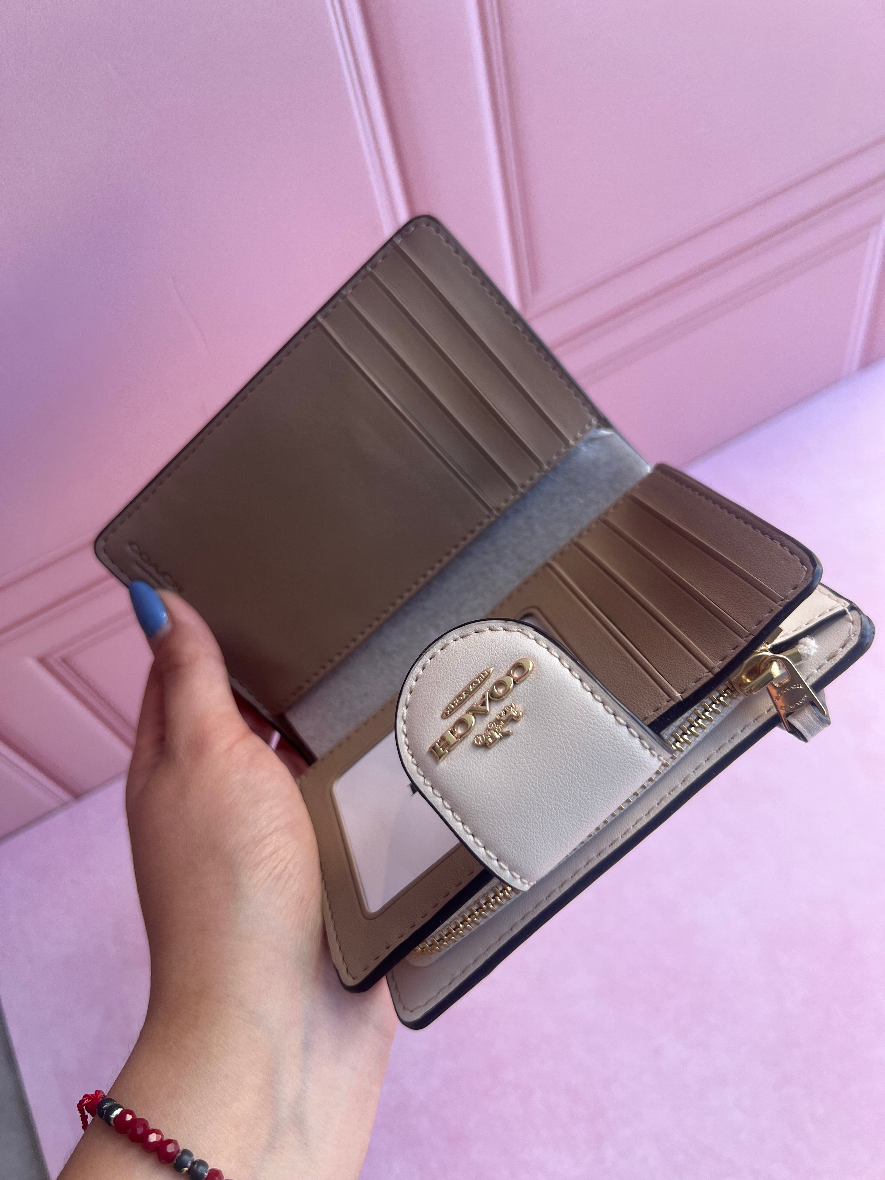 Medium Wallet Coach