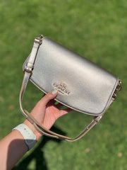 Bolso de hombro Coach Dorado