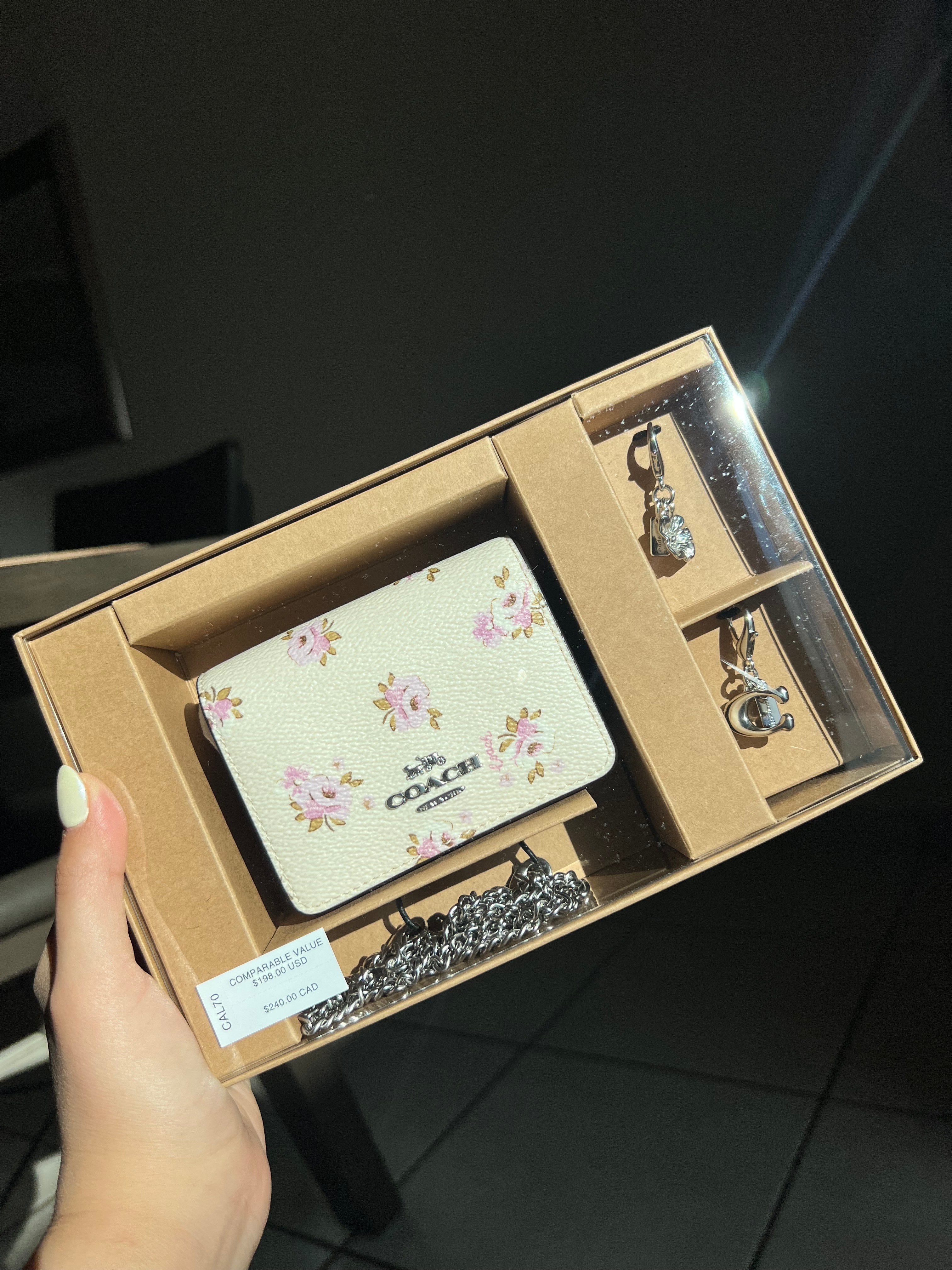 Set de regalo Coach mini Wallet (incluye 2 charms)