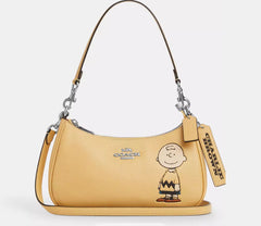 Bolsa Coach X Snoopy Teri Shoulder Bag (PreOrden)